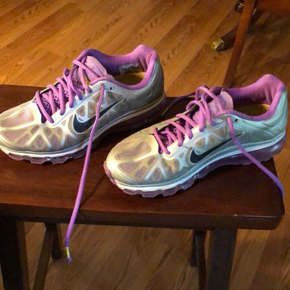Women’s Nike AirMax size 7 1/2